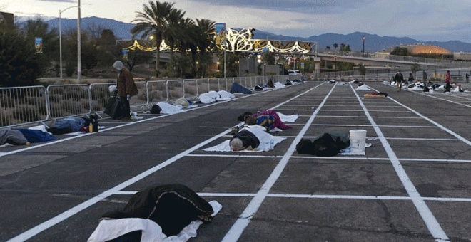La solución de La Vegas para las personas sin techo: pintar una raya en un parking al aire libre