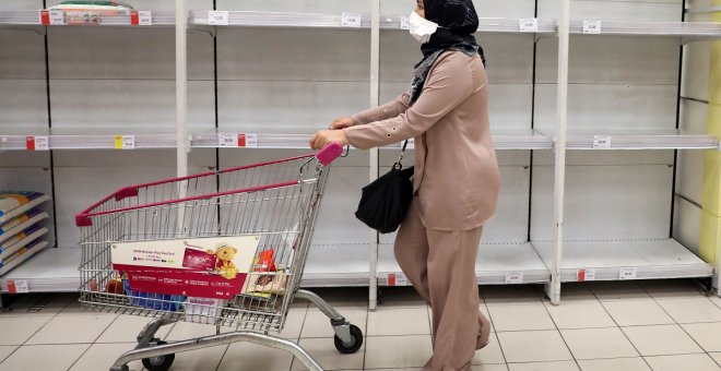 Malasia aconseja a las mujeres ser sumisas ante sus maridos para evitar discusiones durante la cuarentena
