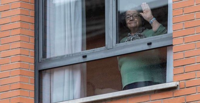 Trabajadores y familiares denuncian el "oscurantismo" de la Comunidad de Madrid en torno a las residencias