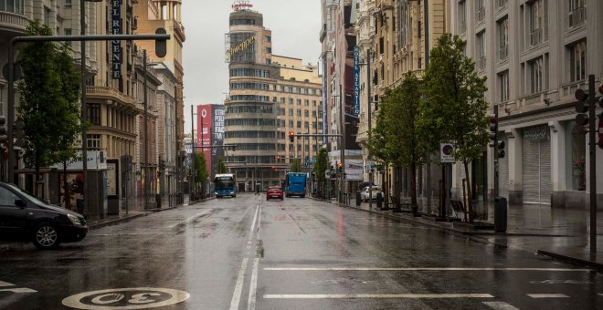 Los contagios siguen bajando el día que se cumple un año del estado de alarma