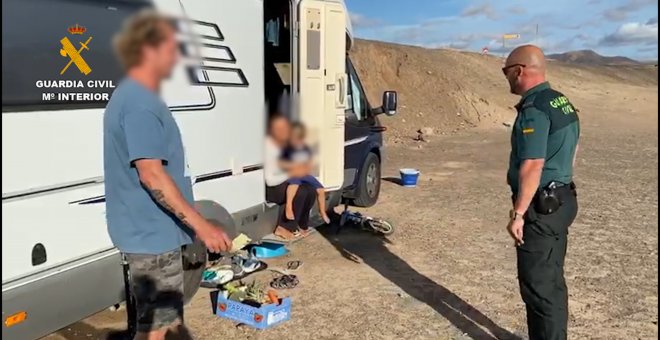 La Guardia Civil colabora en el reparto de alimentos a familias con dificultades en Fuerteventura