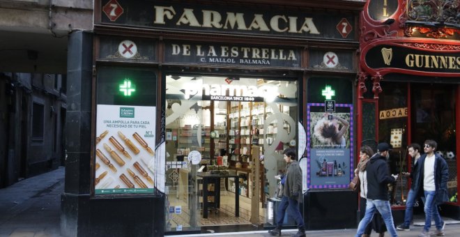 Les farmàcies esquiven un mercat negre de guants, mascaretes i gels que pot derivar-se ara al consumidor final