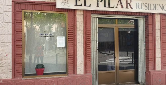 La UME desinfecta una residencia en L'Hospitalet de Llobregat