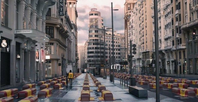 Vox manipula una foto para llenar la Gran Vía de Madrid de ataúdes