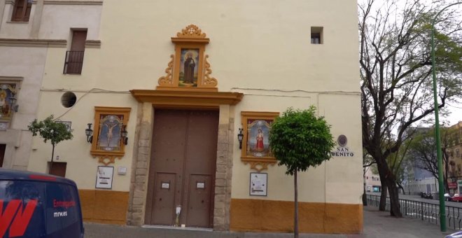 Las hermandades del Martes Santo reciben ofrendas de los fieles en sus Iglesias