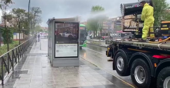 Madrid impulsa la desinfección de marquesinas de autobús