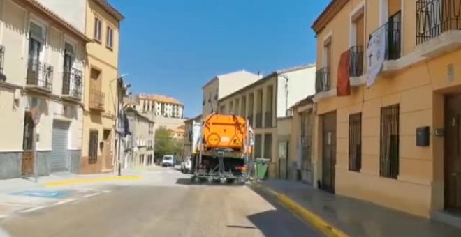 Los camiones de conservación de carreteras se convierten en vehículos desinfectantes