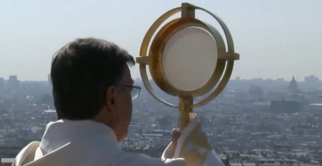 París celebra este Jueves Santo con una bendición a la ciudad desde la basílica del Sagrado Corazón