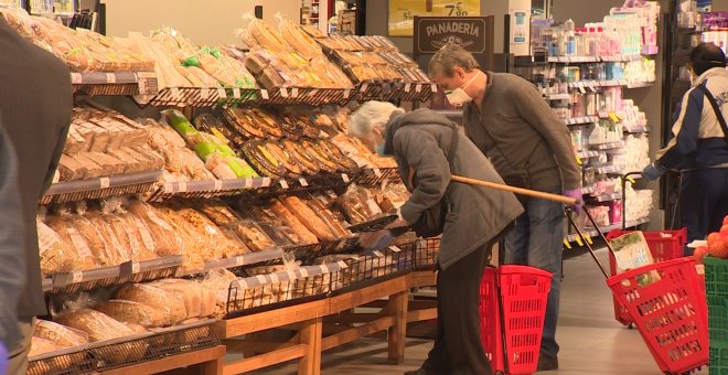 Los supermercados en Madrid muestran normalidad y menos afluencia