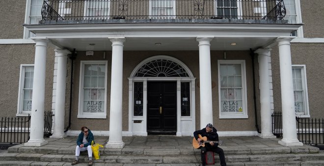 La distancia social por la covid-19 debería ser de al menos cuatro metros, según un estudio