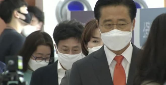 Corea del Sur inicia sus elecciones parlamentarias con cinco días de antelación y un fuerte protocolo anticoronavirus