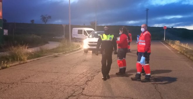 Reparten mascarillas a trabajadores en Badajoz