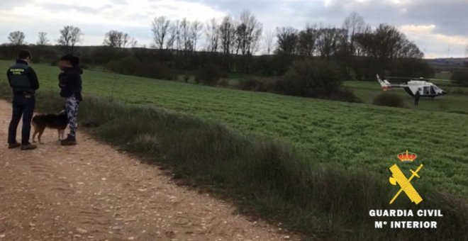 Un helicóptero de la Guardia Civil sorprende en Burgos a una mujer que paseaba con un perro