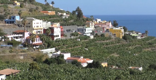 Las calles de Hermigua (Santa Cruz de Tenerife) permanecen vacías