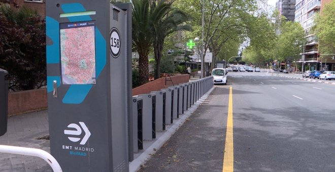 Las estaciones de BiciMad permanecen vacías en Madrid