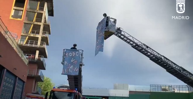 Bomberos de Madrid agradecen el esfuerzo de los vecinos de Aluche