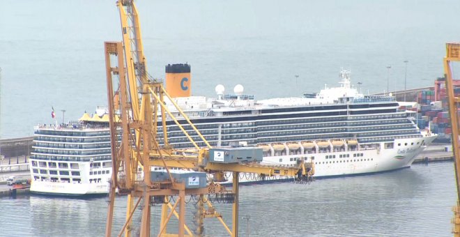 Desembarcan 168 cruceristas españoles en Barcelona tras un mes sin pisar tierra