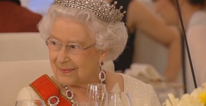 Isabel II cumple 94 años, aislada en Windsor y sin celebraciones