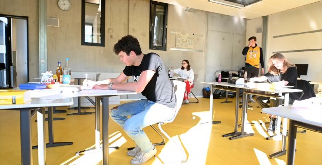 Estudiantes de Hamburgo comienzan con retraso sus exámenes por la Covid