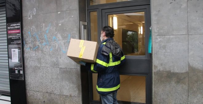 Correos distribuye 20.000 lotes de alimentos en Barcelona