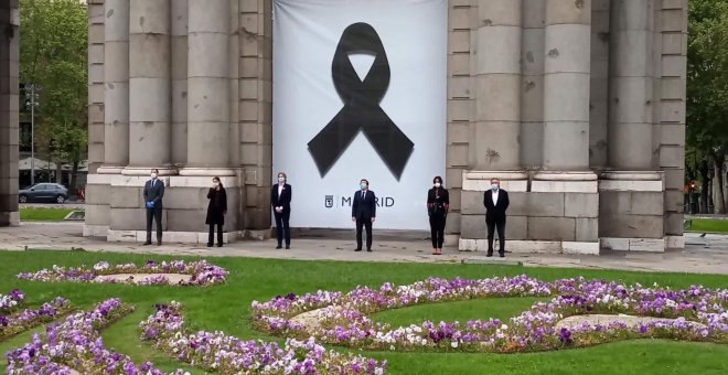 Minuto de silencio del ayuntamiento de Madrid por los fallecidos