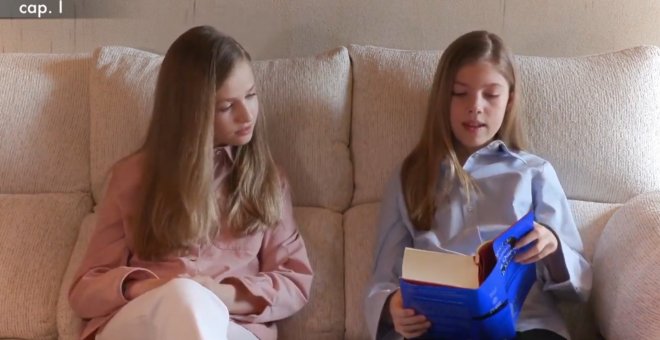 La princesa Leonor y la infanta Sofía leen 'El Quijote' en el Dia del Libro