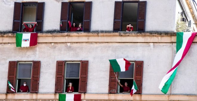 El emocionante canto del 'Bella ciao' en los balcones de Italia para celebrar el 75 aniversario del derrocamiento del fascismo