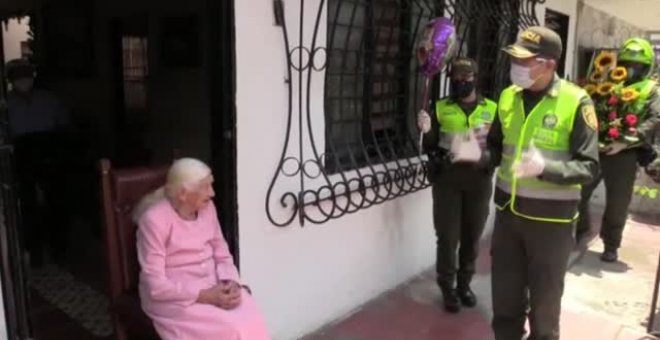 Una mujer cumple 100 años confinada en su casa de Cali