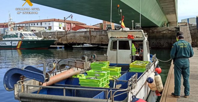Guardia Civil entrega pescado intervenido al banco de alimentos de Cantabria