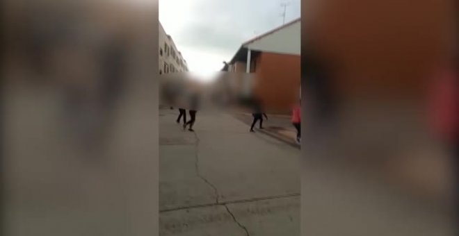 Multados en Valladolid los que organizaron este baile en plena calle saltándose el confinamiento