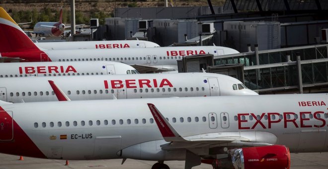 IAG, propietaria de Iberia y de BA, pierde 1.683 millones hasta marzo, afectada por el crudo, los tipos de cambio y la covid-19