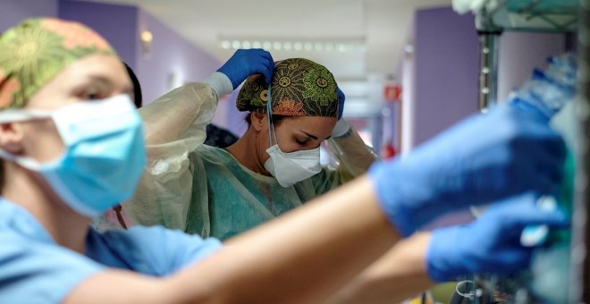 Andalucía y Madrid retiran nuevas mascarillas defectuosas de varios centros sanitarios