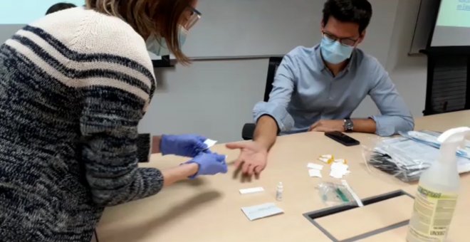 Demostración de una prueba de diagnóstico de coronavirus