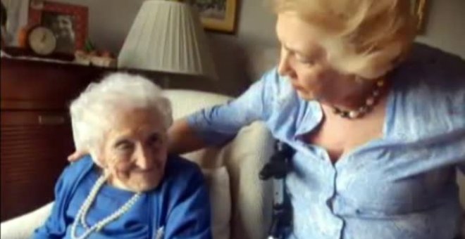 Un bombero de Madrid felicita a su abuela de 110 años de forma muy especial