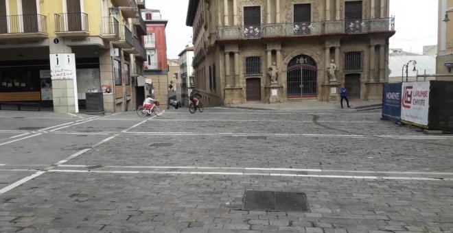 Vecinos de Pamplona salen a hacer ejercicio y pasear