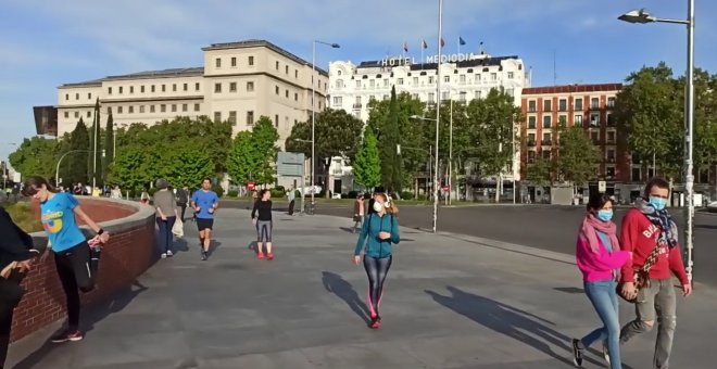 Vecinos de Atocha hacen ejercicio y pasean