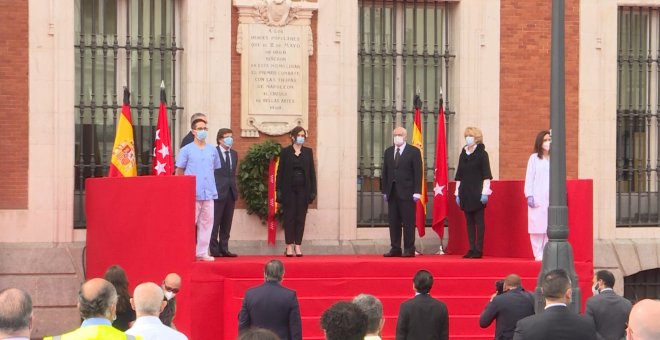 Madrid homenajea a quienes han colaborado en la crisis sanitaria