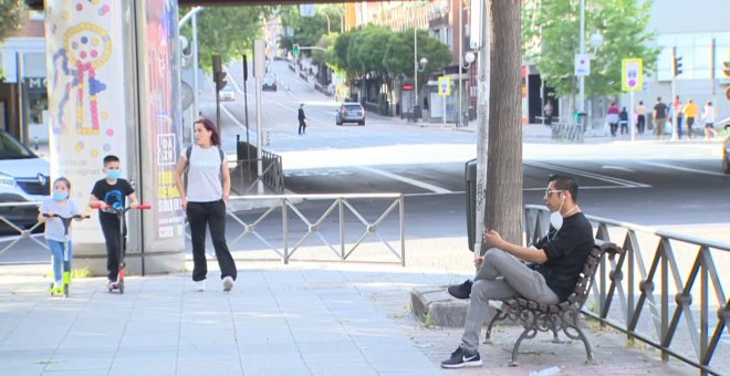 Las calles de Puente de Vallecas reciben a multitud de vecinos