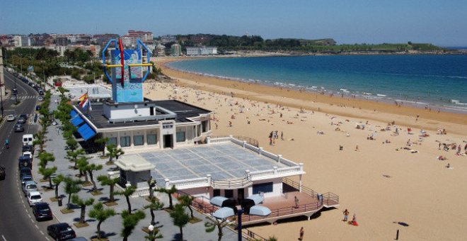 El CSIC elaborará el protocolo con las medidas para poder abrir playas y piscinas este verano