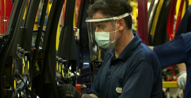 La planta de Ford España comienza a funcionar bajo estrictas medidas de seguridad