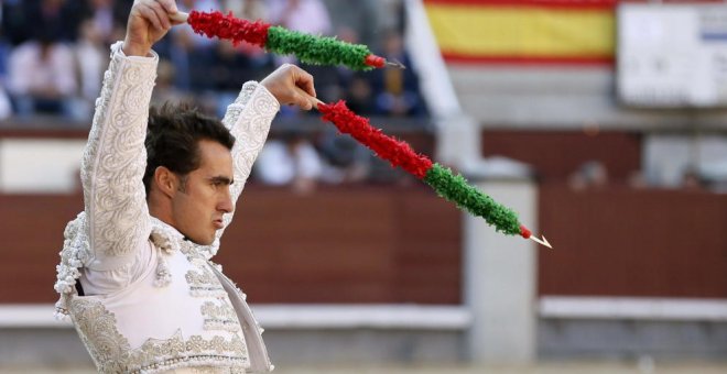 Castilla y León promueve un taller infantil para enseñar a clavarle banderillas al toro