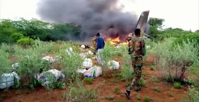Mueren siete personas al estrellarse un avión con material contra el coronavirus en Somalia