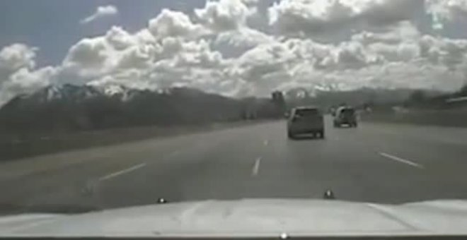 La policía de EEUU para a un infractor en una autopista de Utah y descubre que es un niño de cinco años