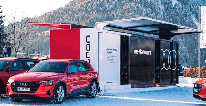 Recarga rápida y móvil de Audi: en un contenedor con un sistema de puerta tipo ala de gaviota