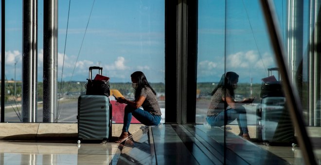 El Gobierno baraja medidas en los aviones y cuarentenas ante la llegada de vuelos a España