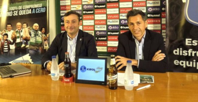 Alfredo Pérez y Víctor Alonso comienzan las negociaciones para ampliar un mes más los contratos de los jugadores del Racing