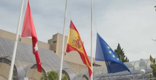 Díaz Ayuso participa en un minuto de silencio por las víctimas del Covid-19 en Getafe