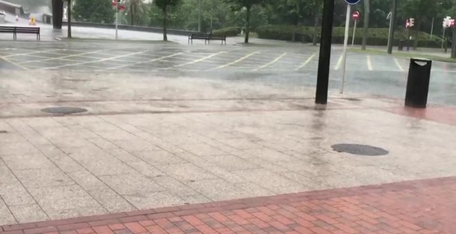 Lluvia intensa en Bilbao a primera hora de la mañana