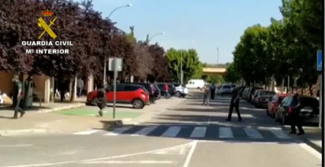 La Guardia Civil realiza controles a los jornaleros que acuden a recoger fruta en Huesca