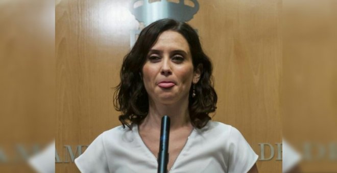 La brutal reflexión de Ayuso sobre los muertos en residencias de Madrid que se esconde tras los memes de su foto